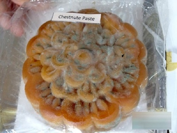 Banh-trung-thu-bi-moc