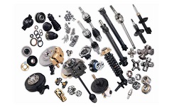 Thực hiện dán tem chống hàng giả cho phụ tùng xe máy chính hãng 