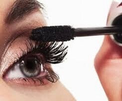 Mascara fake gây nguy hại nghiêm trọng đến mắt