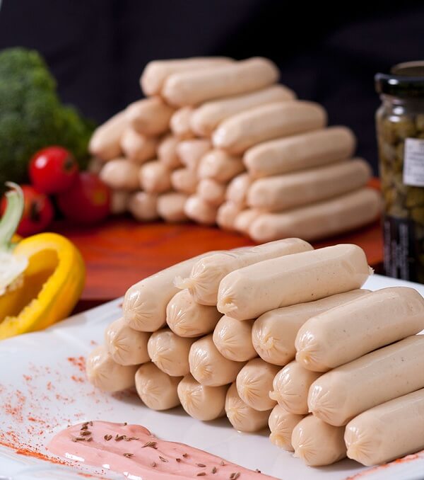 Nhung-nguy-co-gay-benh-tu-xuc-xich-ban-luon-rinh-rap