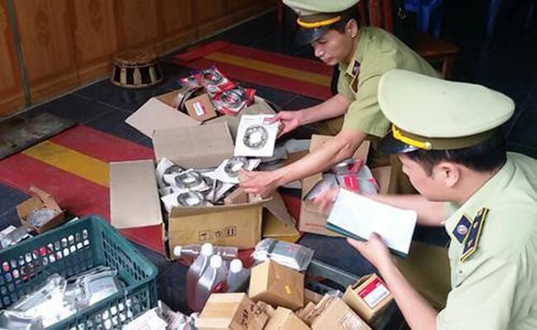 Phat-hien-loat-phu-tung-gia-gan-mac-hang-chinh-hang