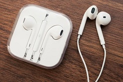 Hiểm họa khôn lường từ những chiếc tai nghe giả