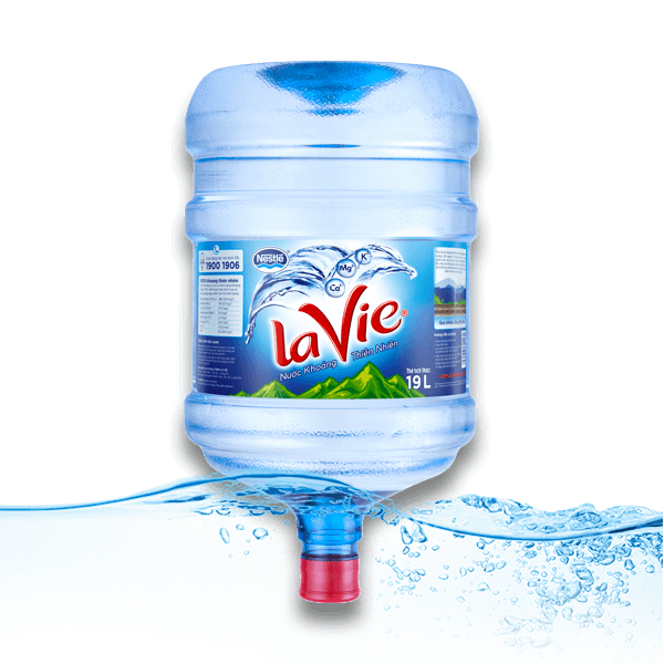 Phan-biet-nuoc-uong-dong-chai-Lavie-dua-vao-mang-co