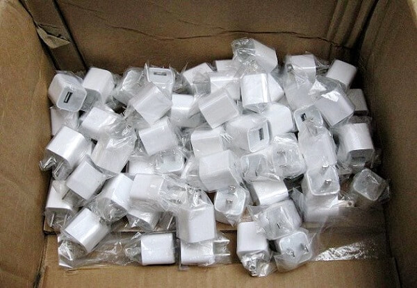 sac-dien-thoai-dom-ban-tran-lan-tren-thi-truong