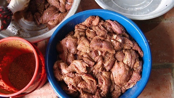 Thịt lợn chết sau khi lọc phần hôi thối