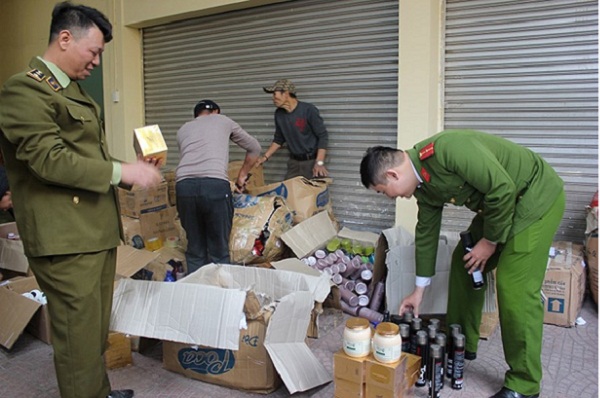 Bắt giữ hàng nghìn loại mỹ phẩm không rõ nguồn gốc trong tháng 1/2019 Bắt giữ hàng nghìn loại mỹ phẩm không rõ nguồn gốc trong tháng 1/2019