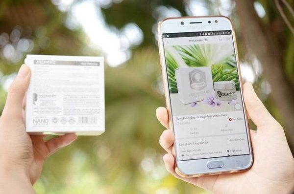 ung-dung-tem-chong-gia-icheck-de-kiem-tra-my-pham